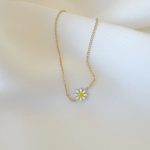Pulseira em Aço Dourada com Margarida