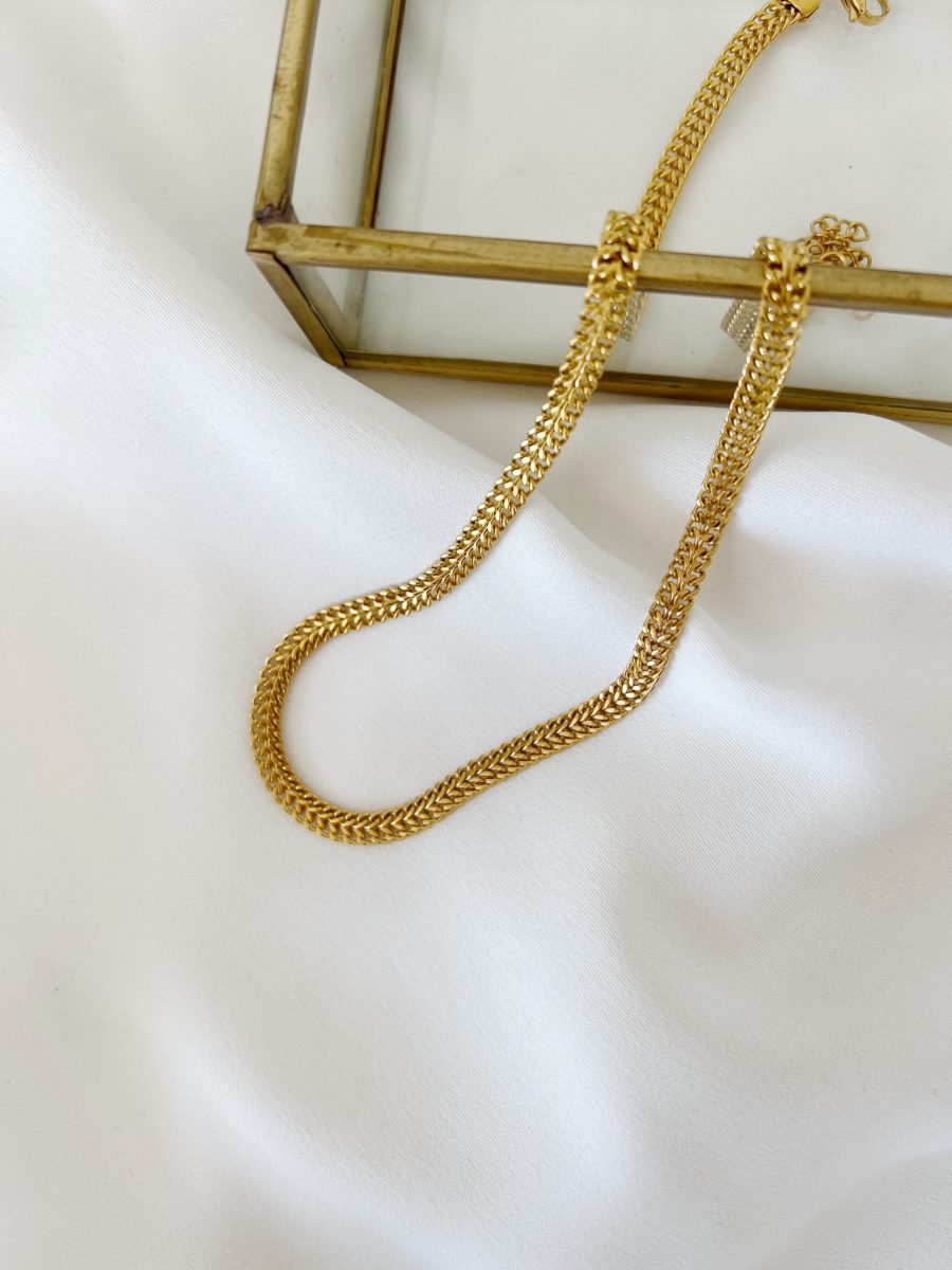 Colar em Aço Dourado com Malha Rígida