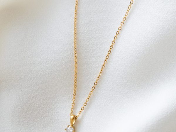 Colar em Aço Dourado com Brilhante