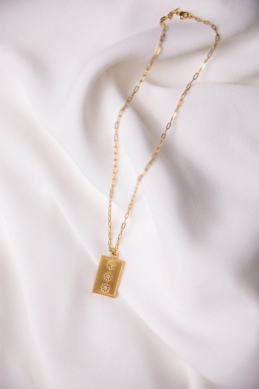 Colar em Aço Dourado com Pendente Rectangular e Zircónias