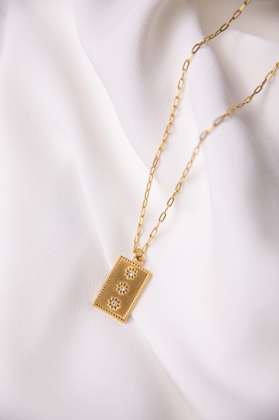 Colar em Aço Dourado com Pendente Rectangular e Zircónias