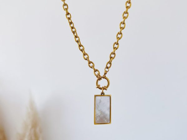 Colar em Aço Dourado com Pendente Rectangular Madrepérola
