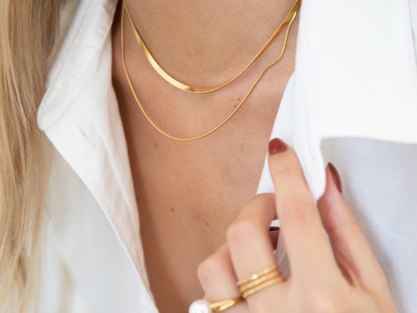 Colar em Aço Dourado Duplo com Malha Achatada e Fininha
