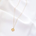 Colar em Aço Dourado com Pendente Redondo Egípcio