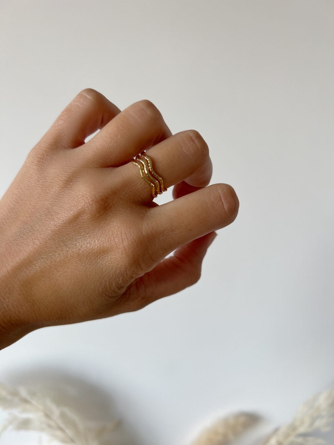 Anel em Aço Dourado Triplo Ondulado