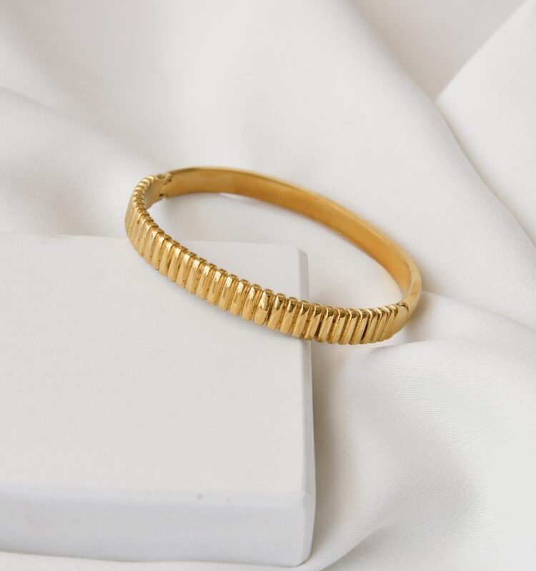 Pulseira em Aço Dourada Rígida