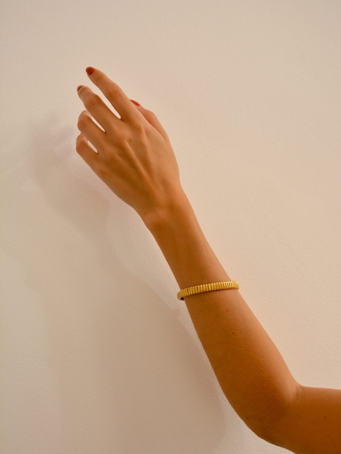 Pulseira em Aço Dourada Rígida