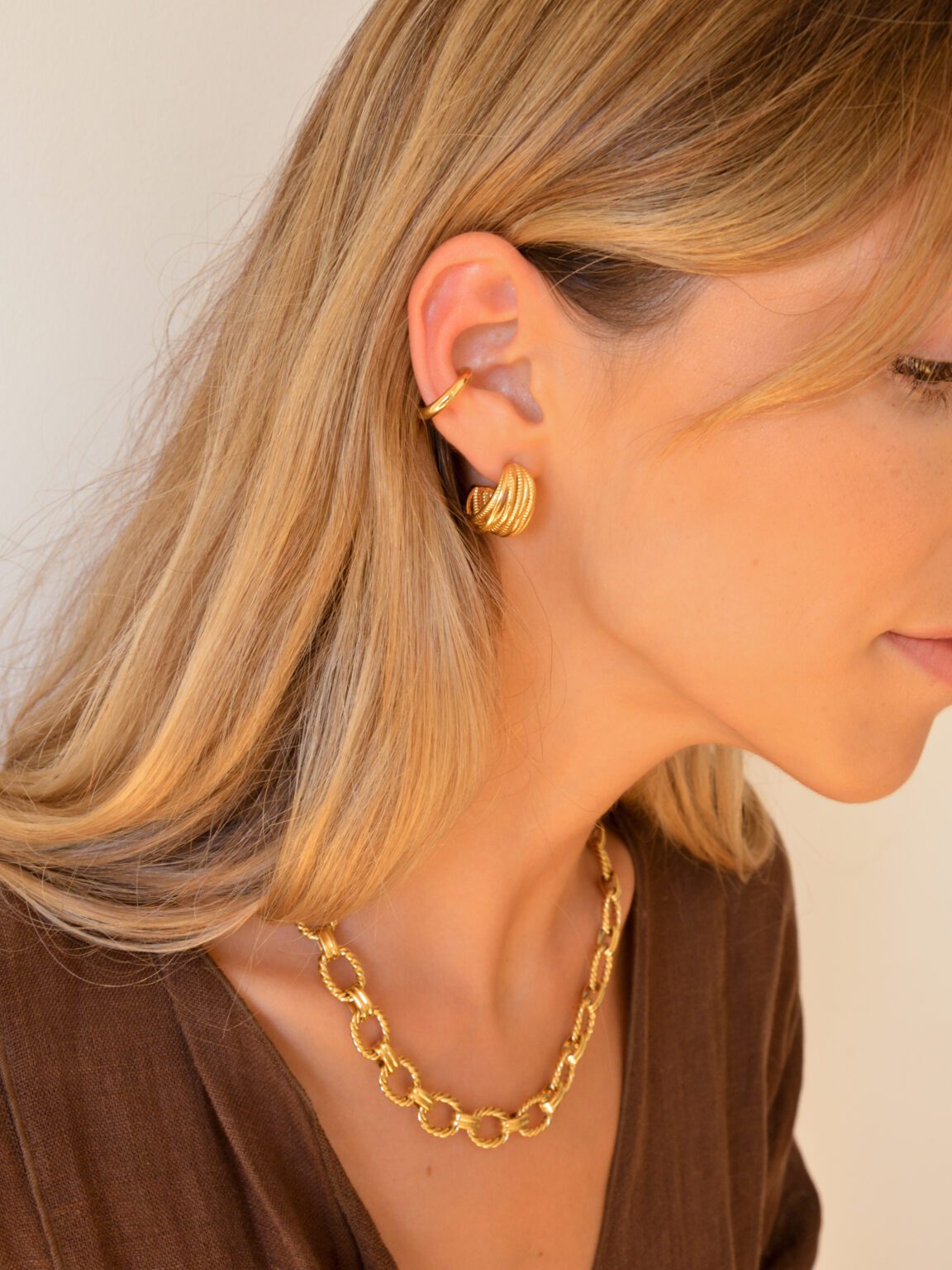 Earcuff em Aço Dourado Simples