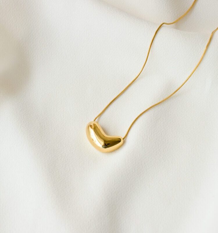 Colar em Dourado com Pendente Boomerang