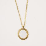Colar em Aço Dourado com Pendente Redondo Madrepérola