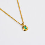 Colar em Aço Dourado com Pendente Pequenino Verde